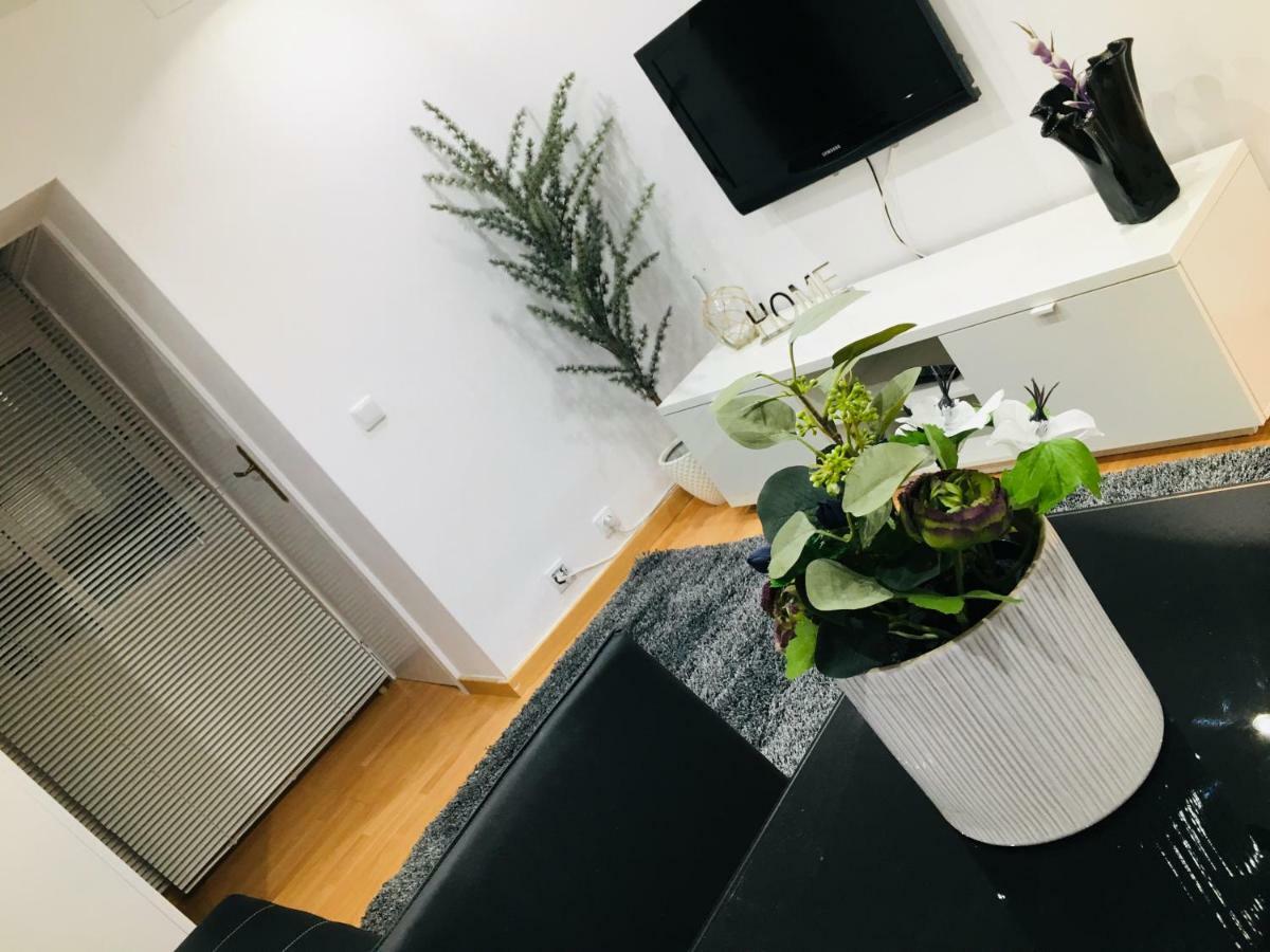 Apartamento Good Vibes Apartment Zaragoza Bagian luar foto